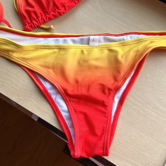 Brand new bikini - Picture 3 of 4